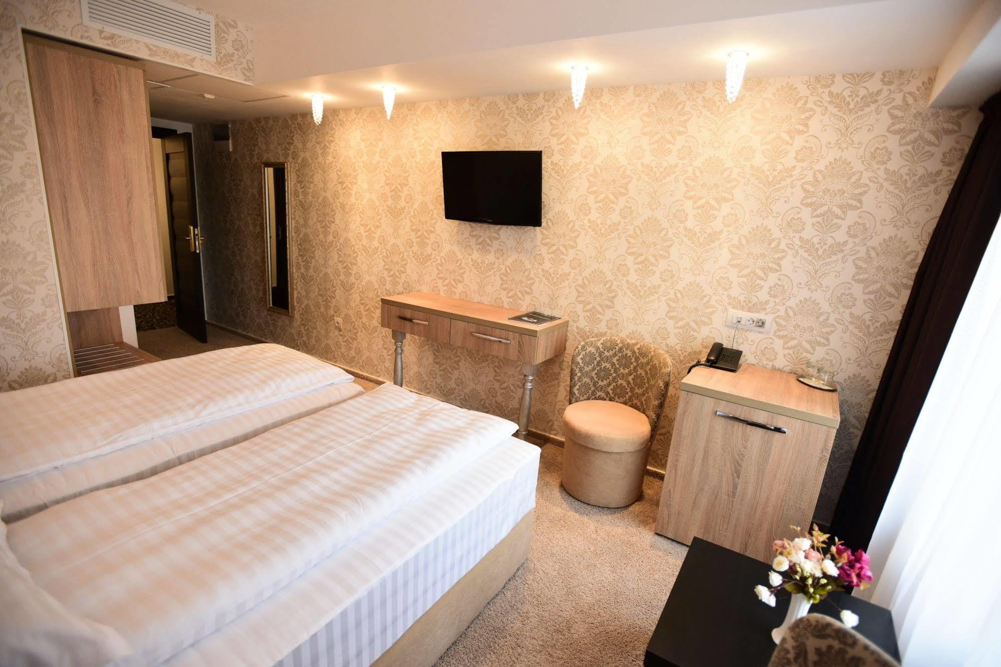 La Rocca Boutique Hotel Craiova Eksteriør bilde