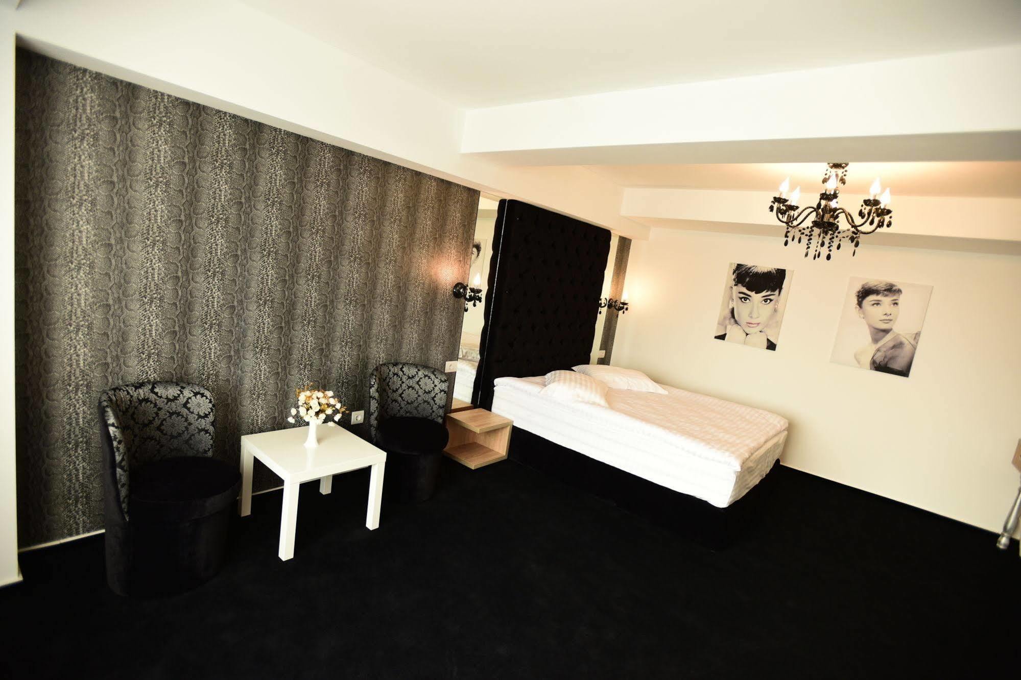 La Rocca Boutique Hotel Craiova Eksteriør bilde